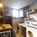 בית הארחה Located Melina 2 Escape