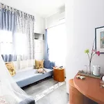 Located Melina 2 Escape בית הארחה