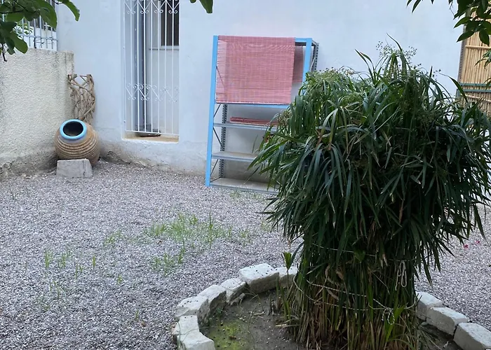 Located Melina 2 Escape 3*