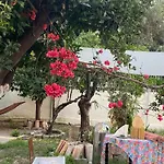 Located Melina 2 Escape Guest house