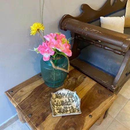 Located Melina 2 Escape Guest house 3*