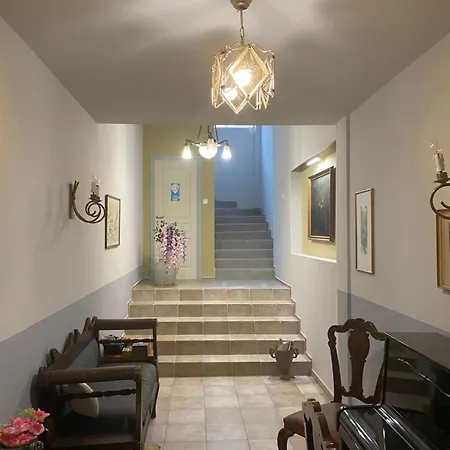 Located Melina 2 Escape Guest house Kalamata