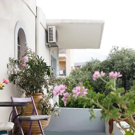 Located Melina 2 Escape בית הארחה