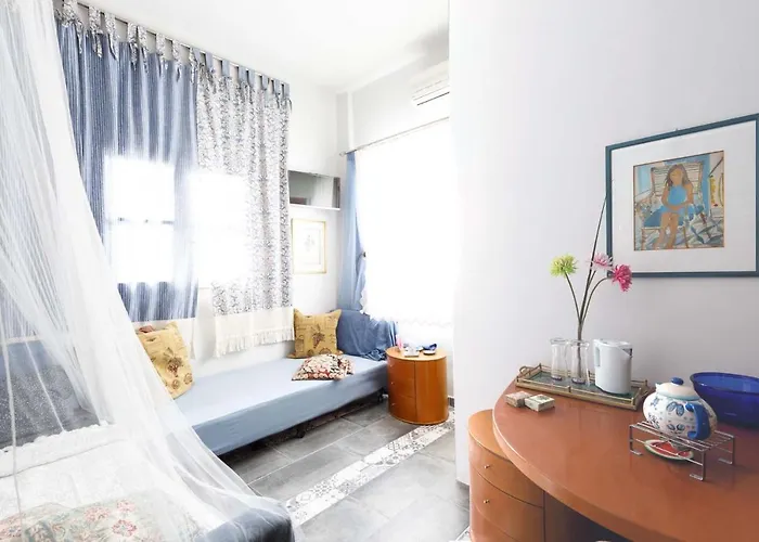 Located Melina 2 Escape בית הארחה