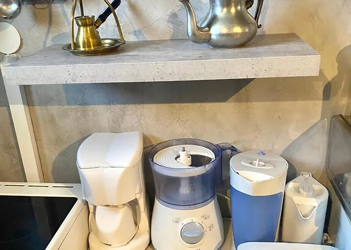 Located Melina 2 Escape 3*